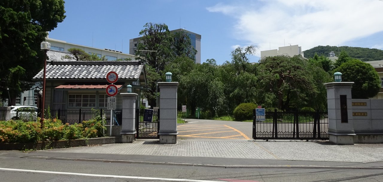 瑠璃の宝石 | 群馬大学桐生正門前 — 自分たちで始めるバス停