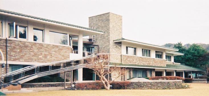 Healer | Cheongnamdae — The Villa They Borrowed for a Media Dynasty