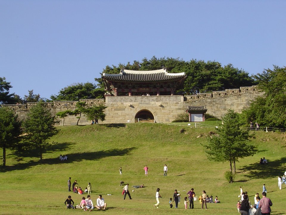 Healer | Seongan-gil — The Pedestrian Spine That Played the City