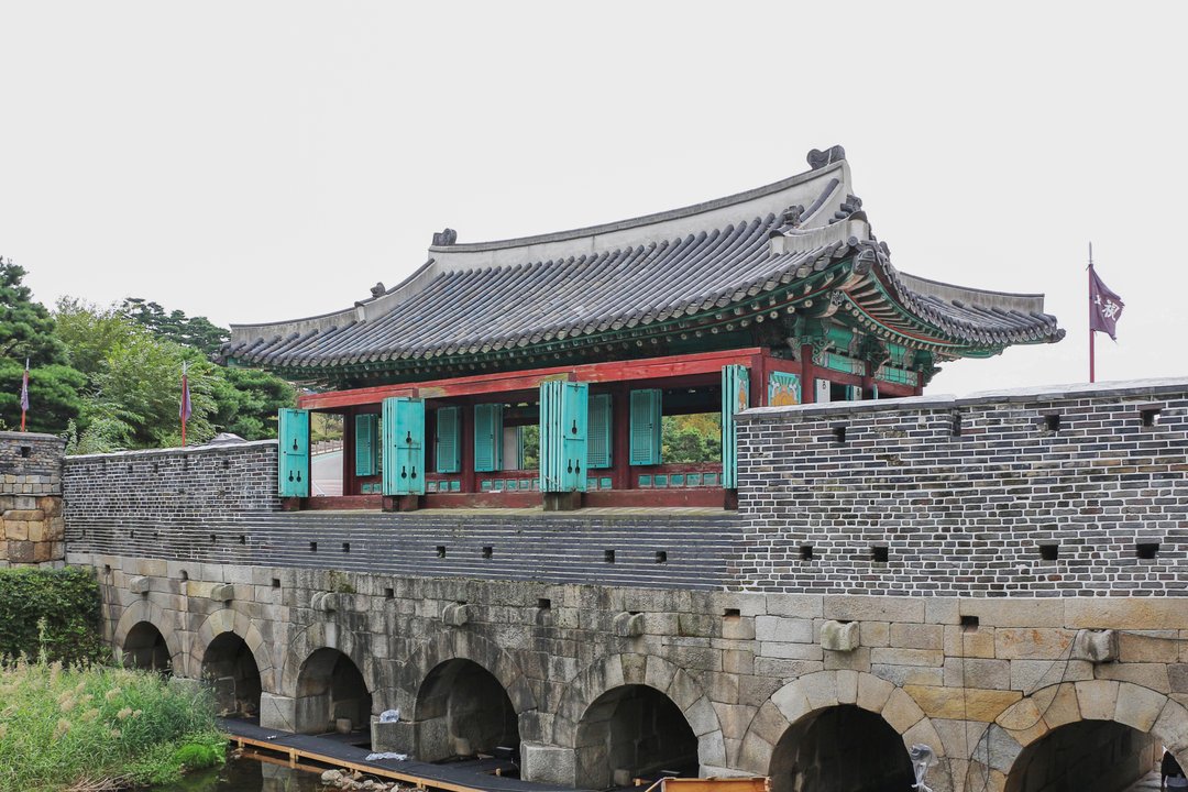 Lovely Runner | Hwahongmun, Suwon — Where Seon-jae Confessed — photo 2