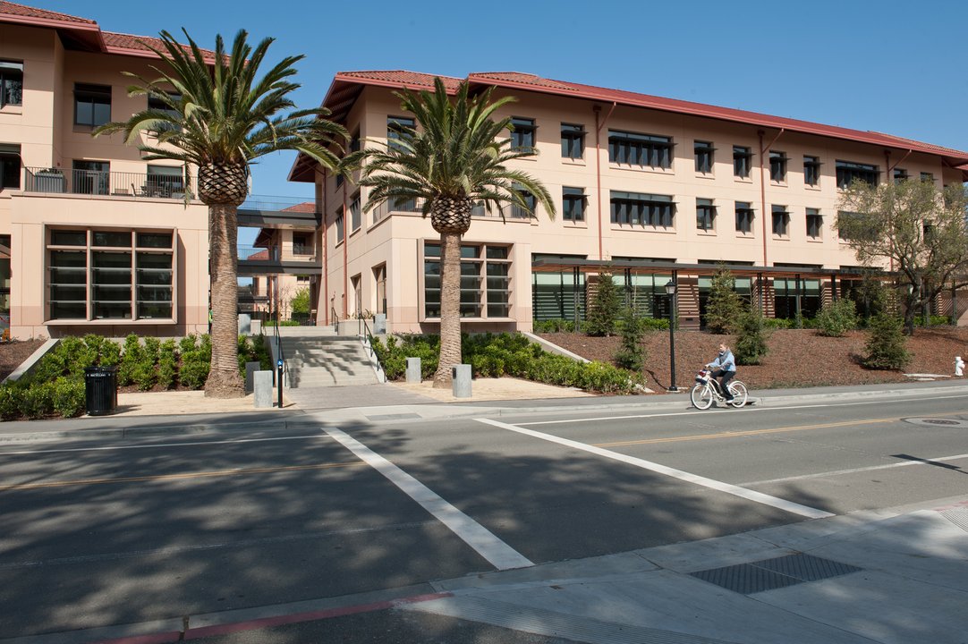 Biography|John Morgridge — The Stanford MBA Dated 1957 on This Campus