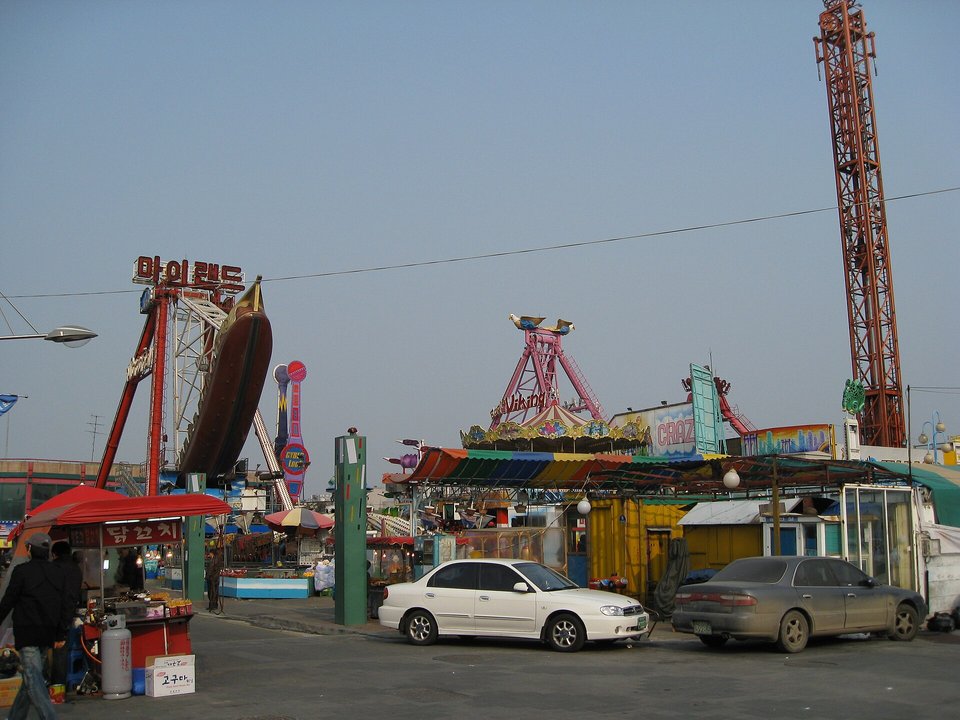 Squid Game | Wolmi My Land — The Rides That Kept Running in the Rain