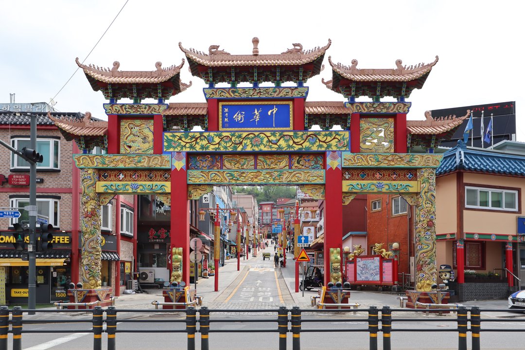 Reply 1988 | Incheon Chinatown — The Gate She Carried Food Through