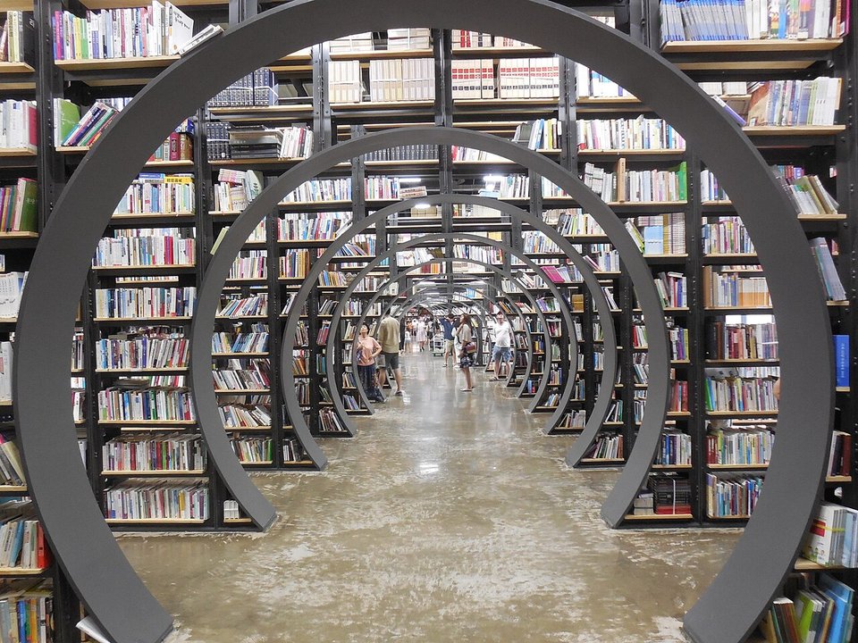 Hotel del Luna|Seoul Book Bogo — The Arches a Grandmother Would Not Leave