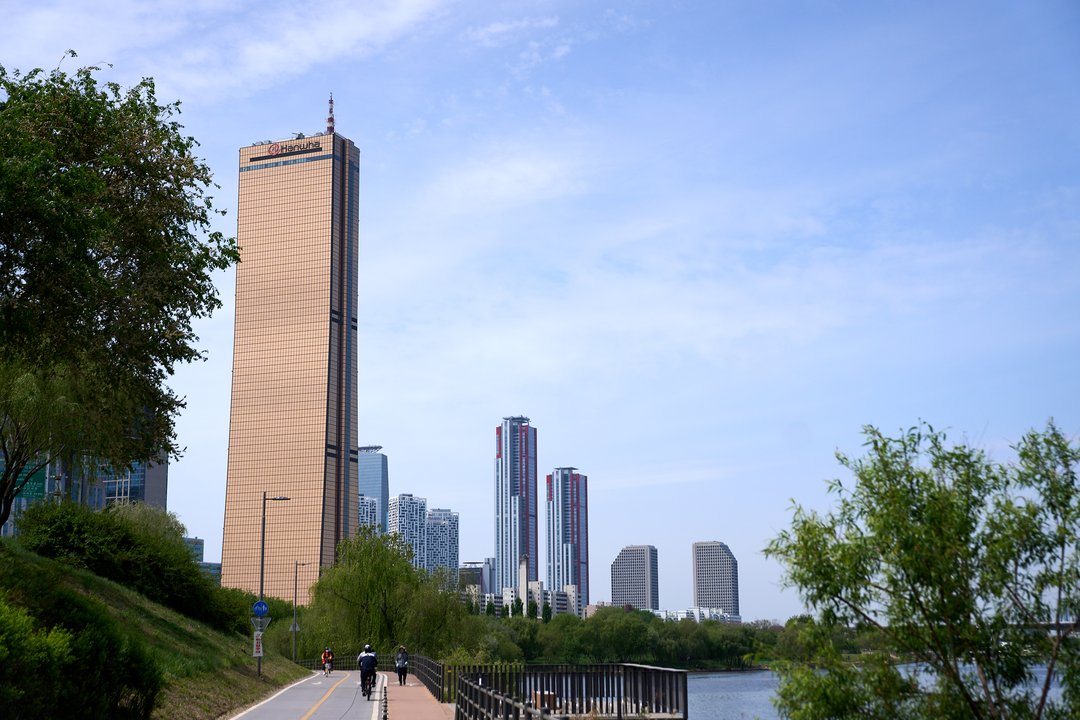 City Hunter|63 Building — The Gold Tower They Put on the Date Card