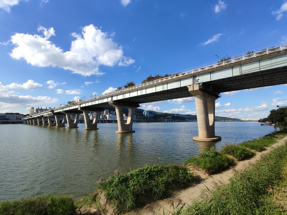 City Hunter|Gwangjin Bridge 8th Street — Glass Over the Current