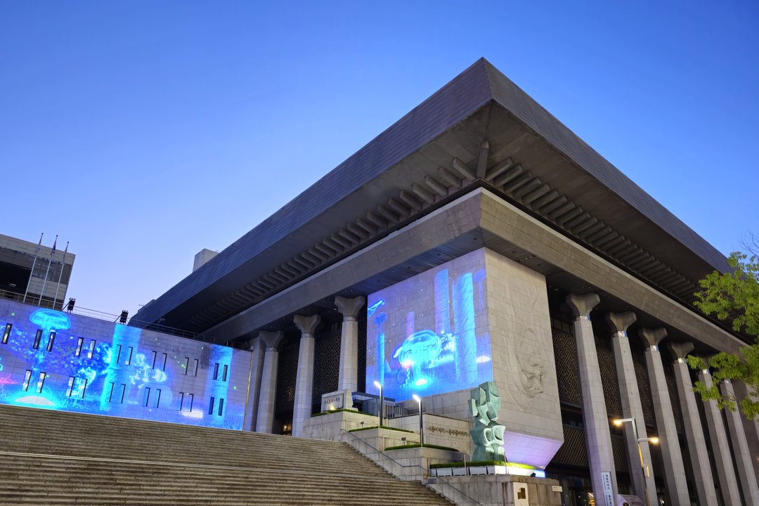 Reborn Rich | Sejong Center for the Performing Arts — Where Jin Do-jun Met the Family — photo 2