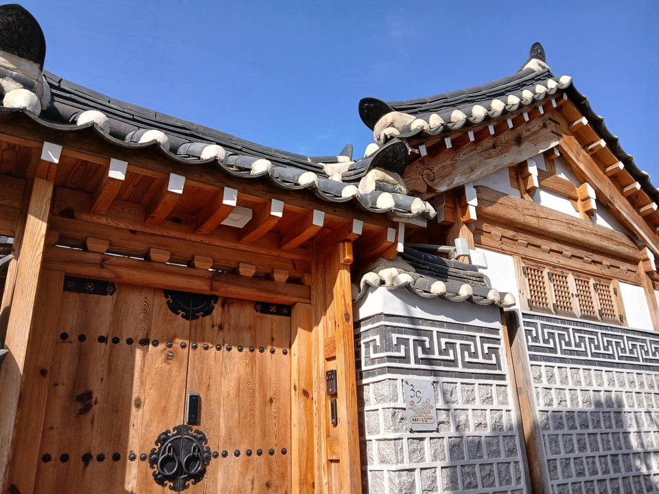True Beauty | Yunbosun-gil — The Lane That Played a Comic Shop