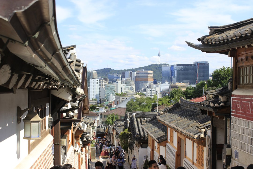 Personal Taste|Gahoe-dong 31 — Roofs Instead of a Skyline