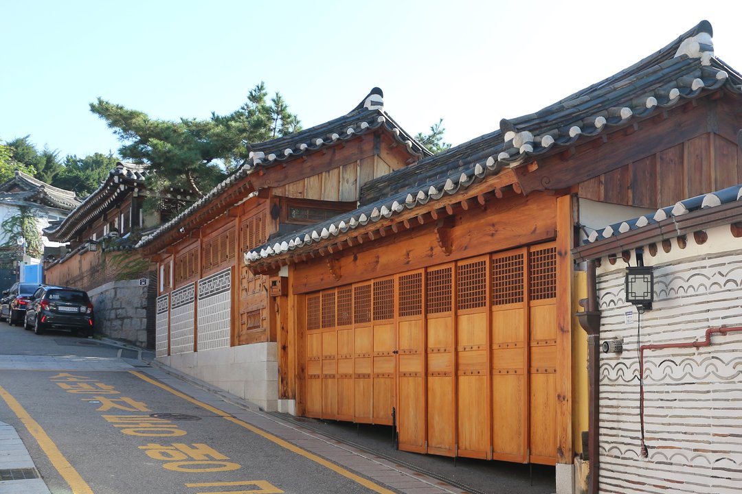 Personal Taste|Bukchon Hanok Village — The Alleys That Keep the Secret