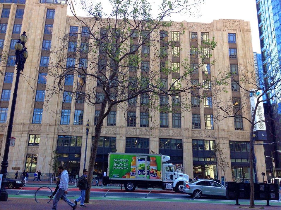 Elon Musk Closed the $44 Billion Twitter Deal Here — photo 3