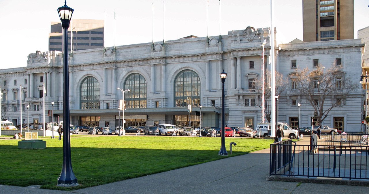 Technology History | San Francisco Civic Auditorium — The Apple II Arrived in a Plastic Case