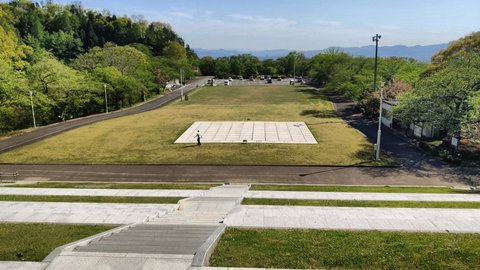 3月のライオン | 舞鶴山・人間将棋盤 — 桜の下の大きな盤