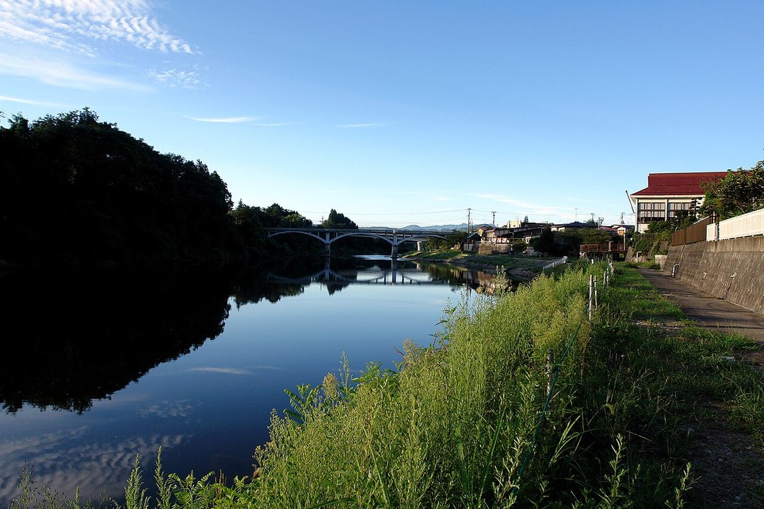 おしん Oshin | 旧最上橋 Old Mogami Bridge — Looking Back Across the River