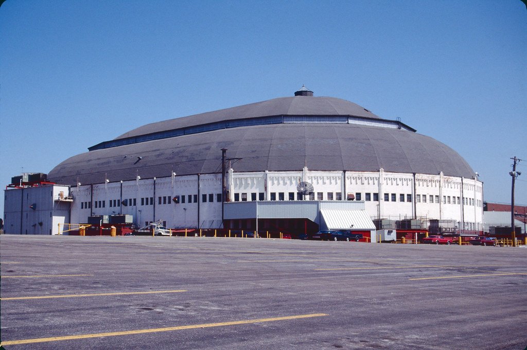 Concert History | St. Louis Arena — The Sunday Show Between a Postponement and a Cancellation