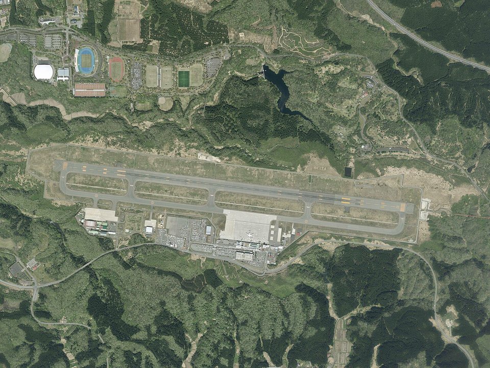 Japan Places | 秋田空港 おなごりホン — Named for the Reluctance to Let Go — photo 2