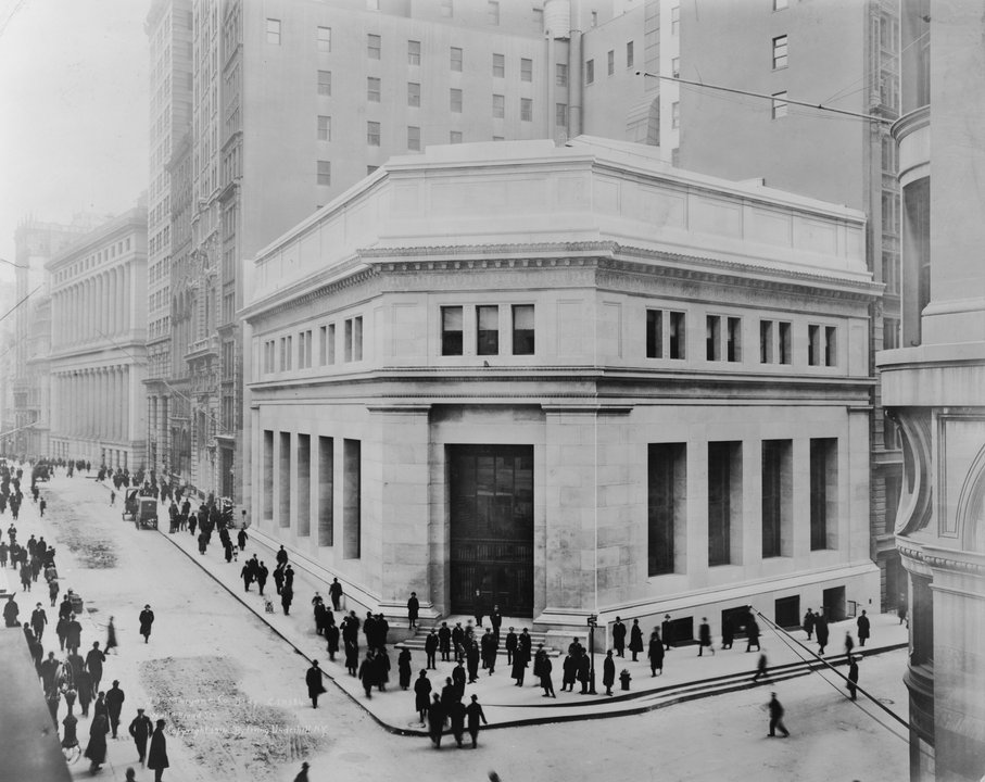 Finance History | Morgan Stanley — Thirteen People at 2 Wall Street After Glass-Steagall
