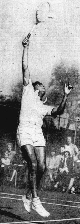 Biography | Pancho Gonzales — he signed twenty-five days too early, and the association changed the rule, Madison Square Garden, October 1949 — photo 2