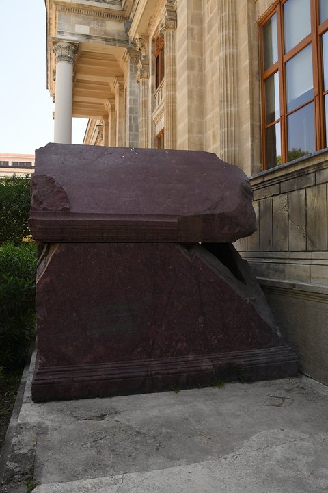 Dynastic History | Istanbul Archaeological Museums — The Emperors' Coffins Outlived the Mausoleum