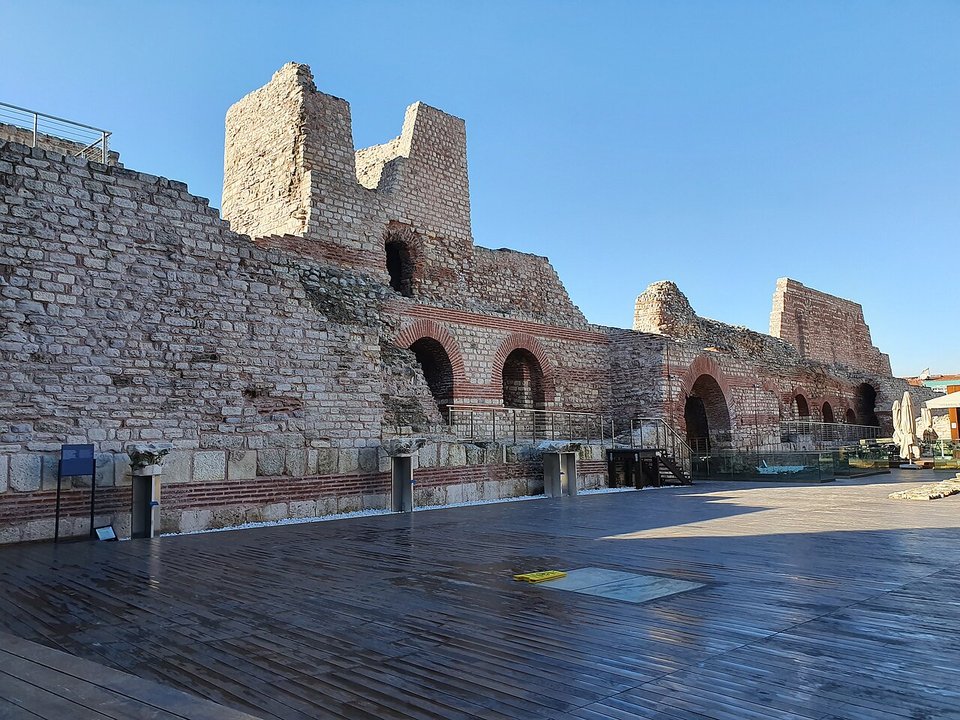 Dynastic History | Tekfur Sarayı — The Last Palace, Then Five Tile Kilns