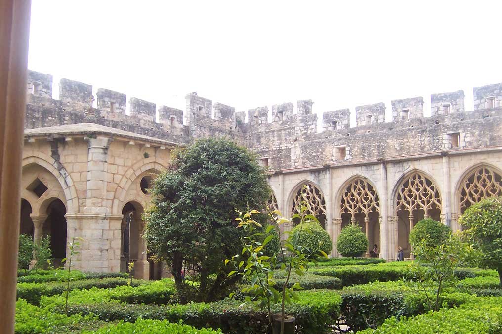 The K2|Santes Creus — The Cistercian Court Where Anna First Ran
