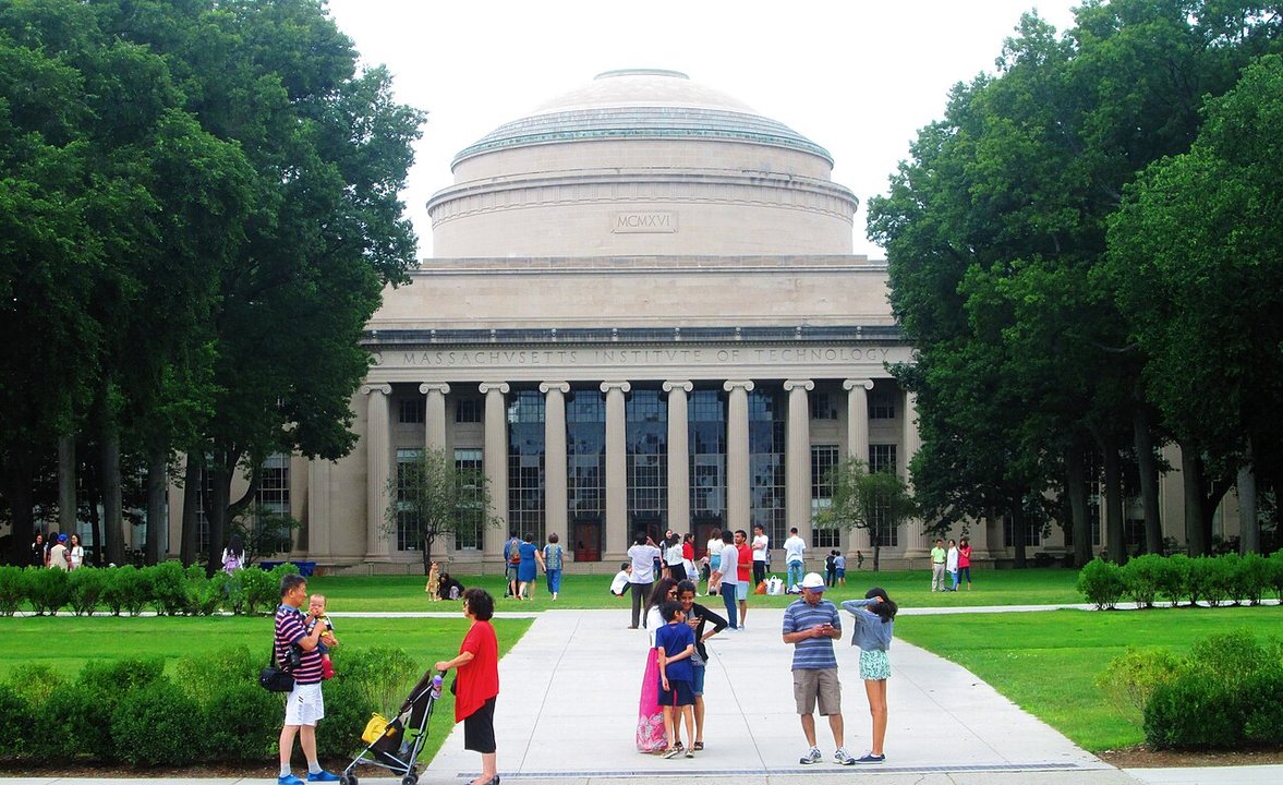 Biography | Lisa Su — Building 39, Where a UROP Became a Dissertation on SOI