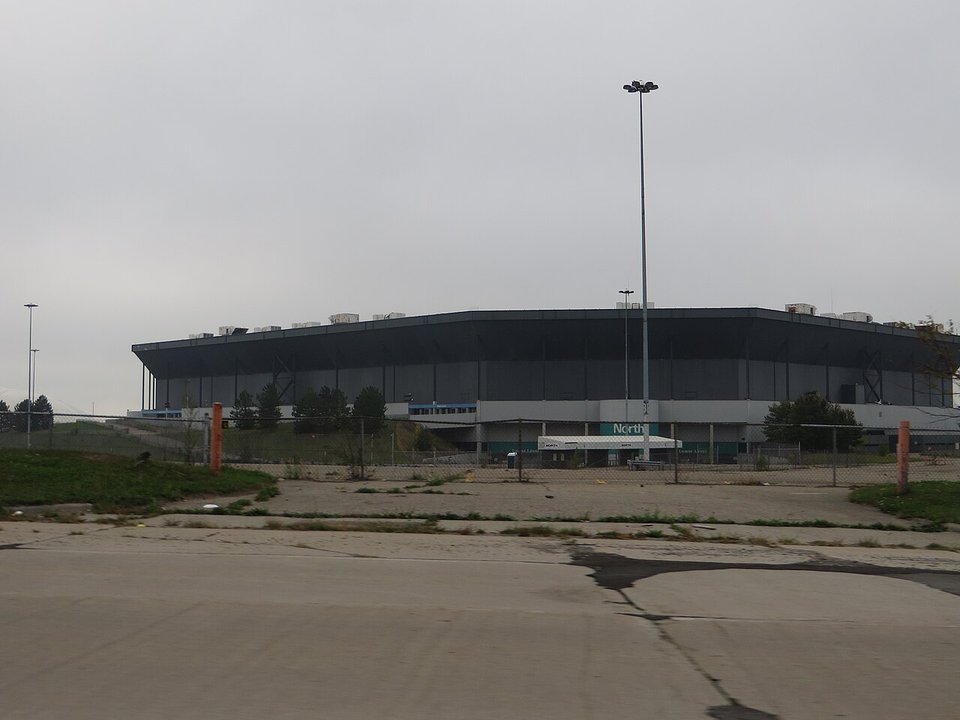 NFL History | Pontiac Silverdome — The Roof Covered the Field and Not the Road to It — photo 2