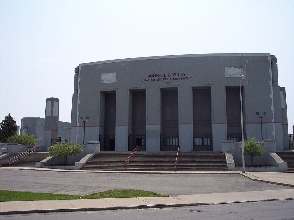NFL History | War Memorial Stadium, Buffalo — Two Gates and a Drained Reservoir — photo 2