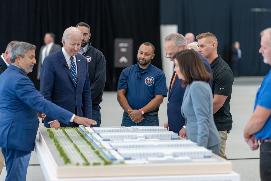 Semiconductor History | Onondaga Community College, Syracuse — The Model on the Table, and the Three Years Before Anyone Dug