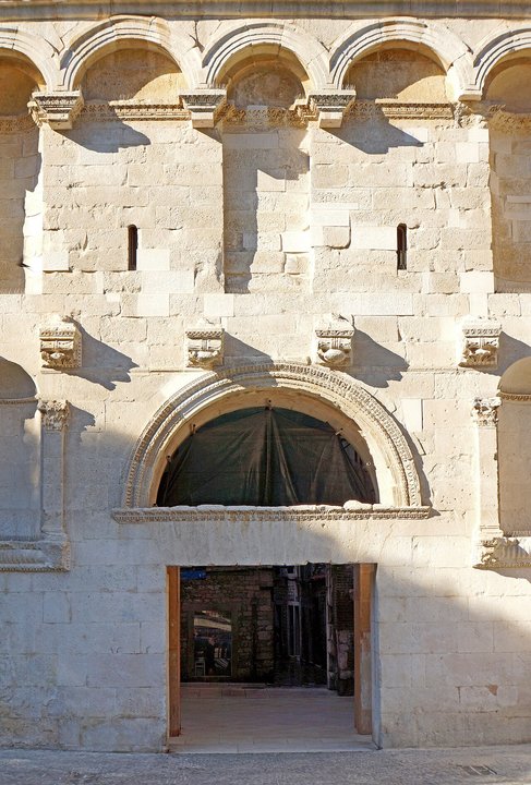 Dynastic History | Golden Gate, Split — The Empty Niches of the North Wall
