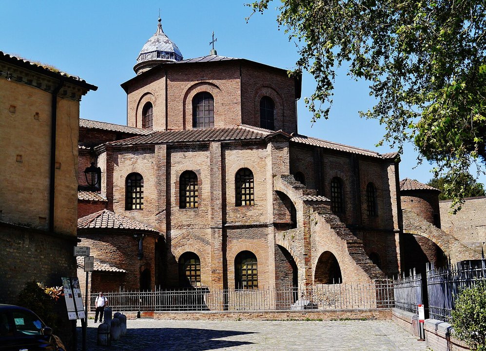 Dynastic History|Basilica di San Vitale — The Emperor on the Wall Never Came