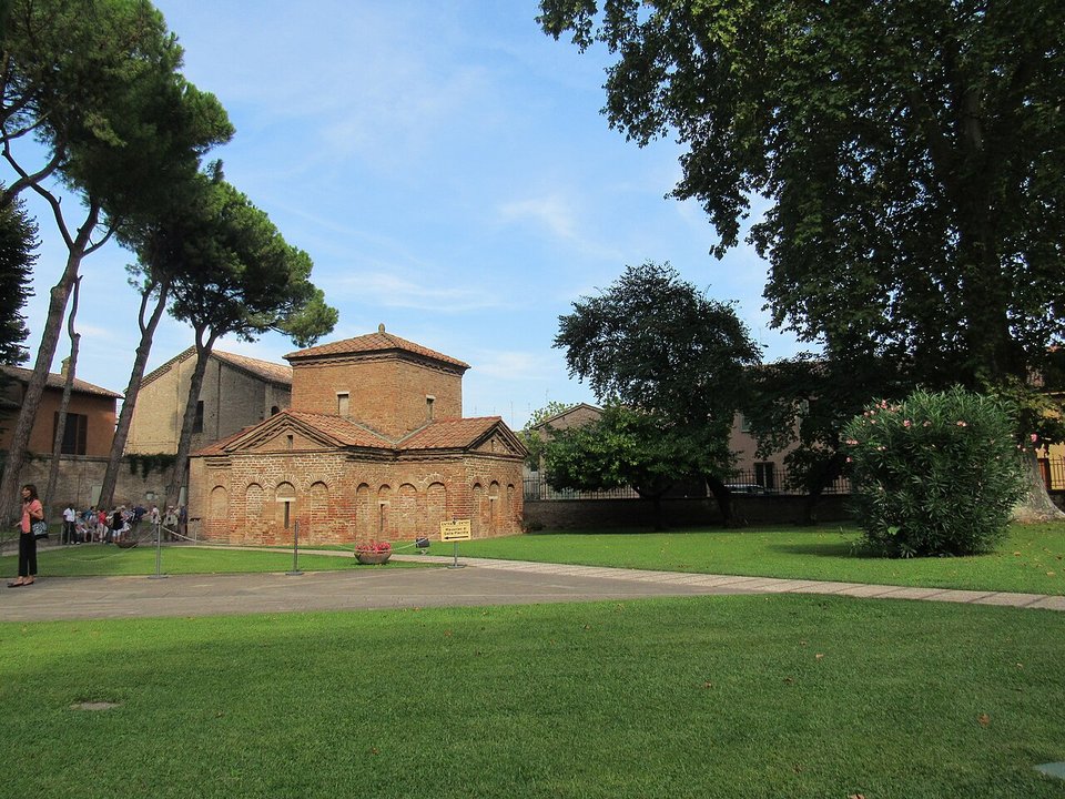 Dynastic History|Mausoleo di Galla Placidia — The Tomb Named for Someone Buried in Rome