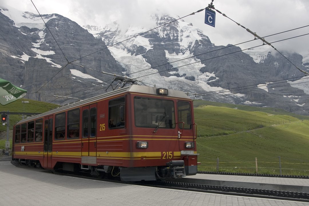 Crash Landing on You | Kleine Scheidegg — The Meeting Neither of Them Noticed — photo 2