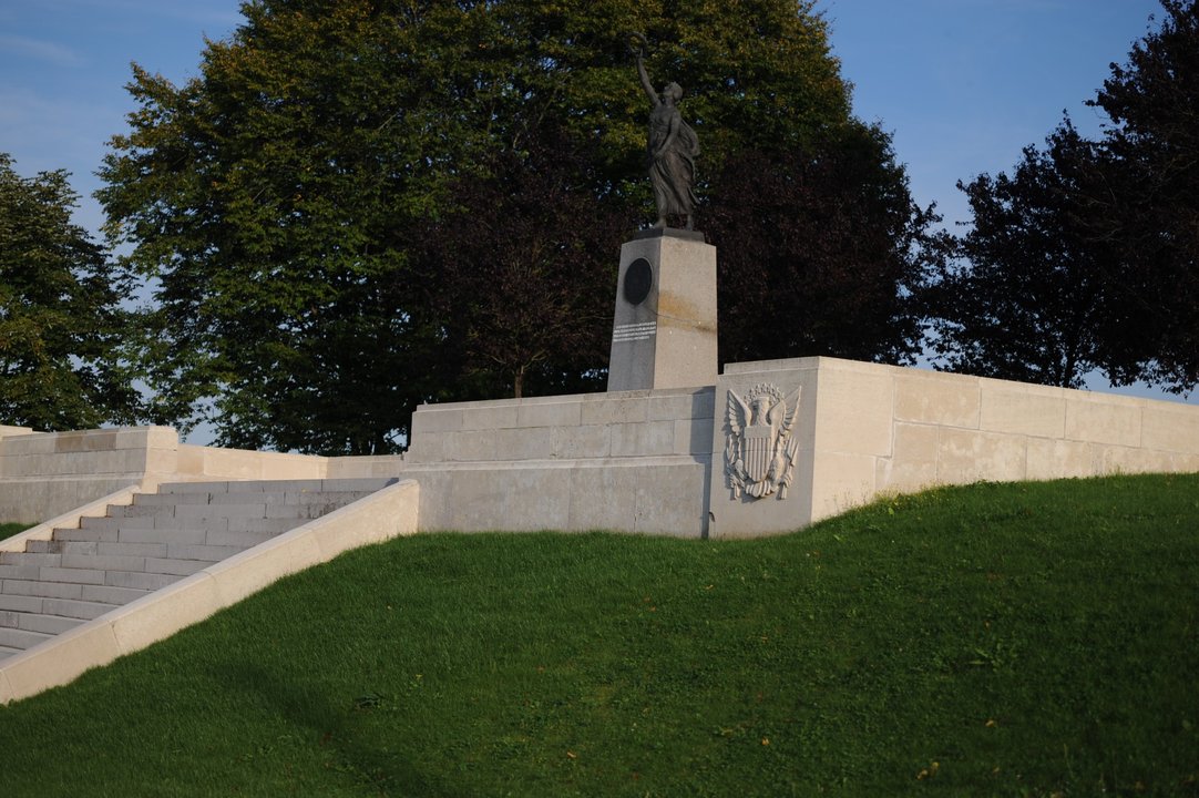 Military History | Missouri State Memorial, Cheppy — Stone Shaft Surmounted by a Bronze Figure