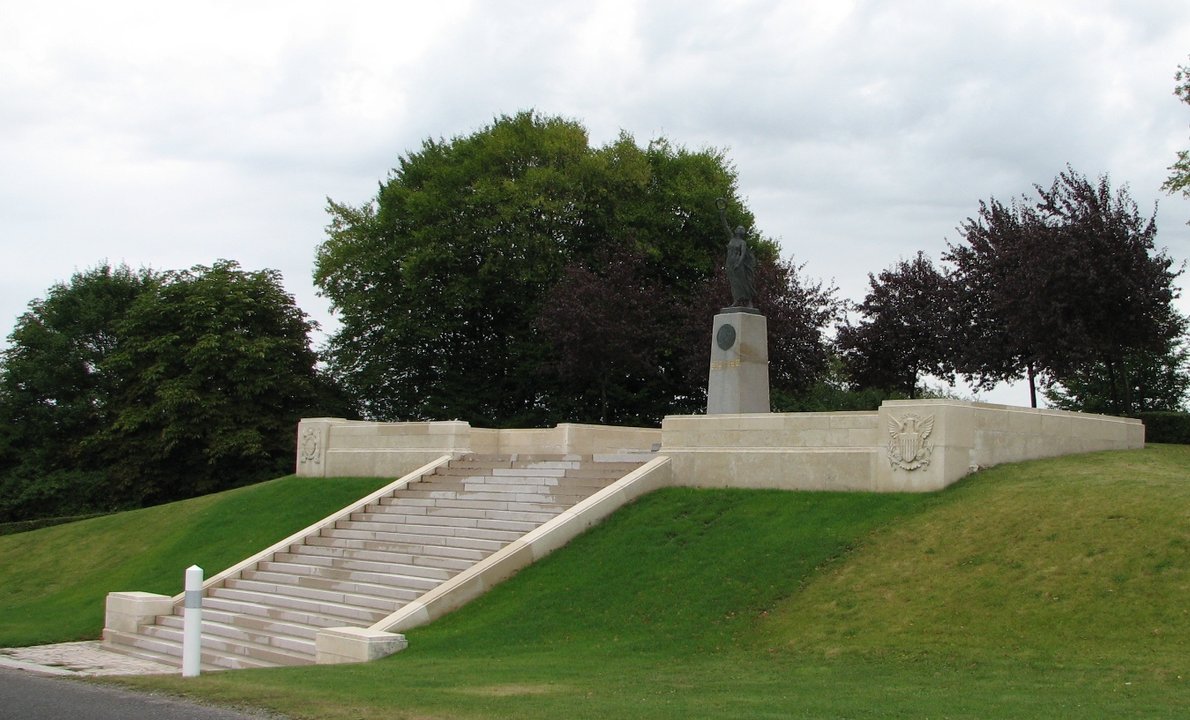 Military History | Missouri State Memorial, Cheppy — Stone Shaft Surmounted by a Bronze Figure — photo 2