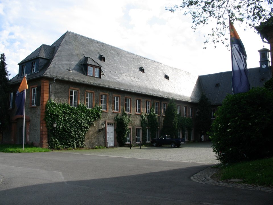 Biography|Arne Freundt — The Rhine Castle Where the Business Degree Began