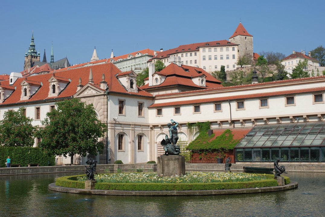 Amadeus | Wallenstein Garden — an open-air concert under a wall of fake stalactites