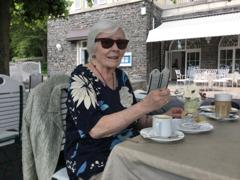 A piece of cake and an icecre…