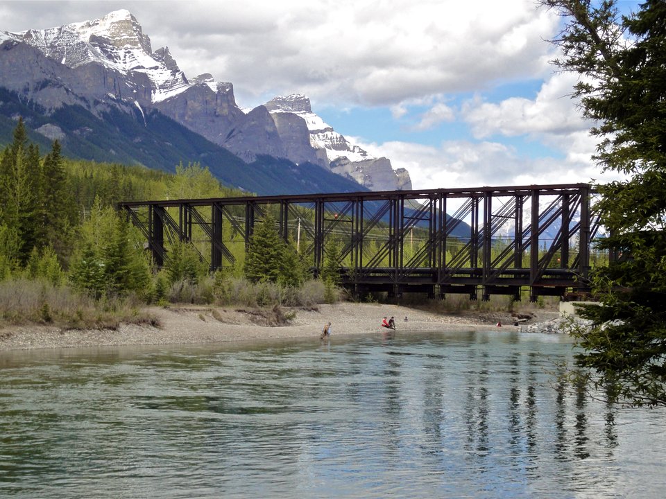 The Last of Us | Canmore Engine Bridge — Across the River of Death