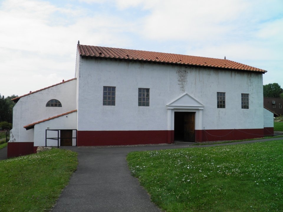 Military History | Segedunum Reconstructed Bath House — The Real One Turned Up Later