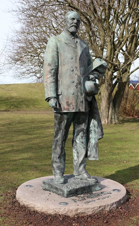 Biography|Rudolf Fredrik Berg — The 1940 Statue That Looks Out Over Strandparken