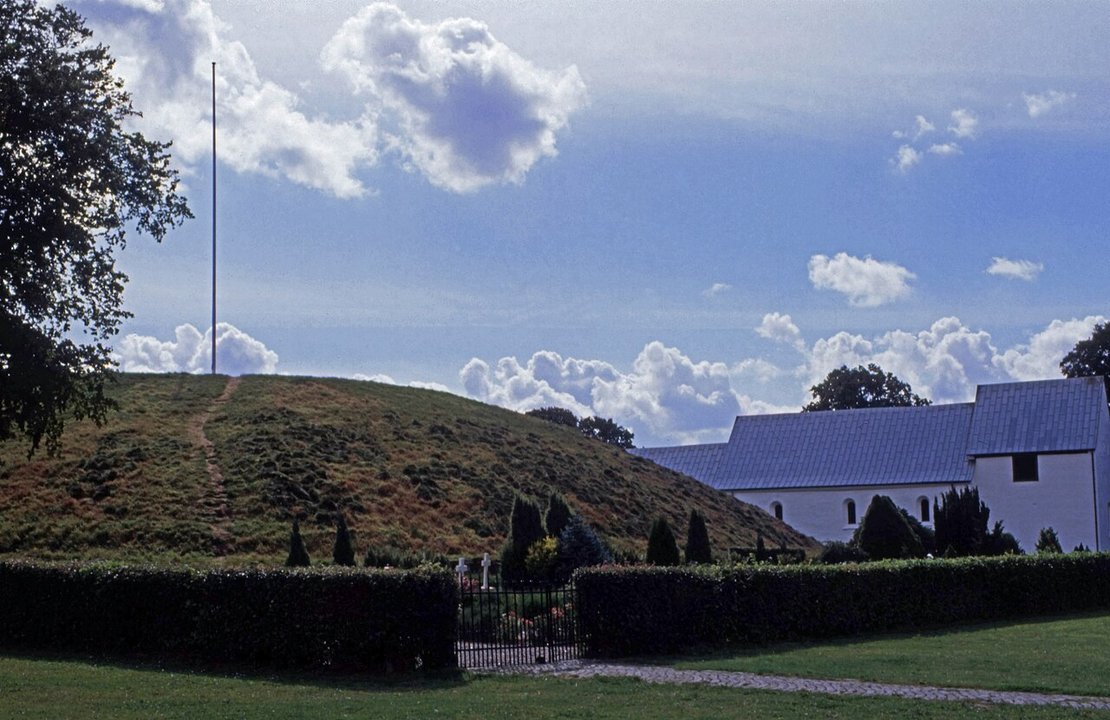 Dynastic History|Jelling North Mound — A Chamber Dated to One Winter