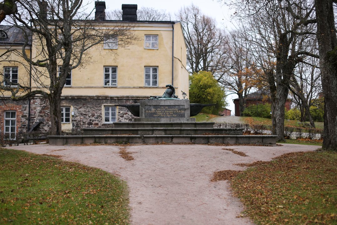 Military History | Ehrensvärd's Tomb, Suomenlinna — One Year Among Six