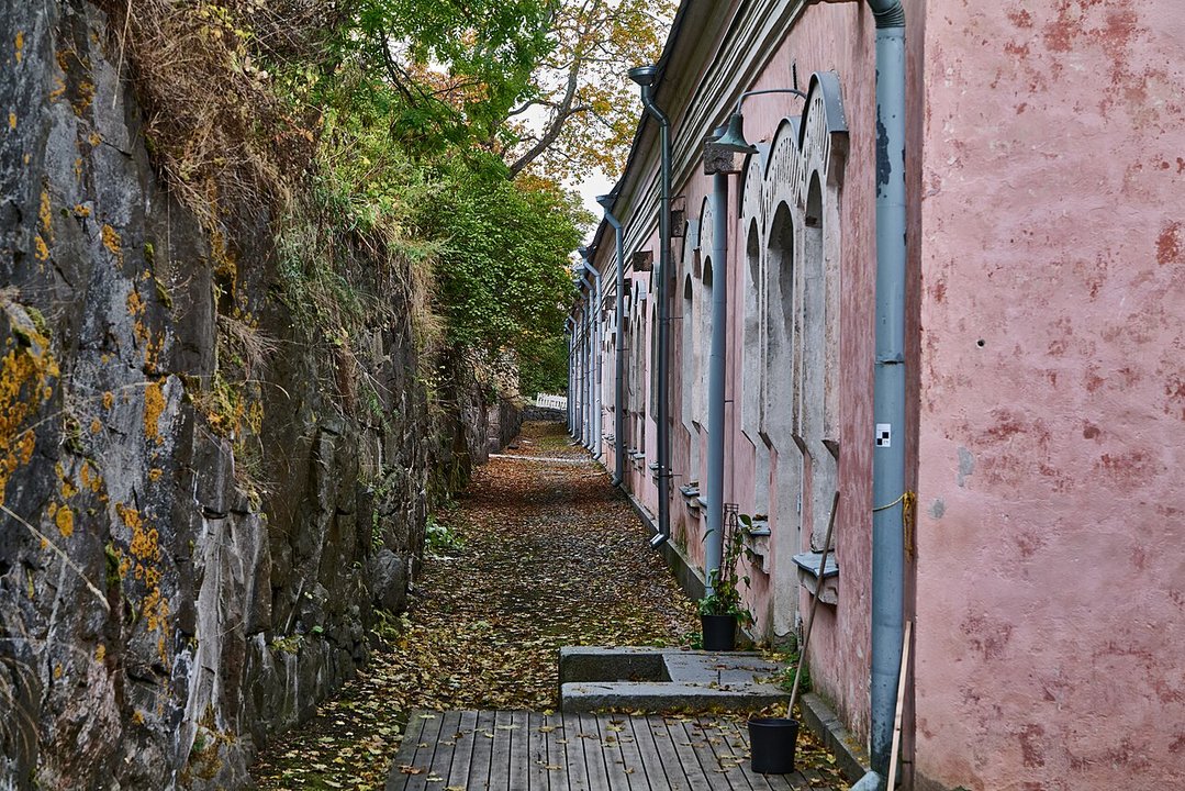 Military History | Kasinopuisto, Suomenlinna — Sited Away From the Camp — photo 2